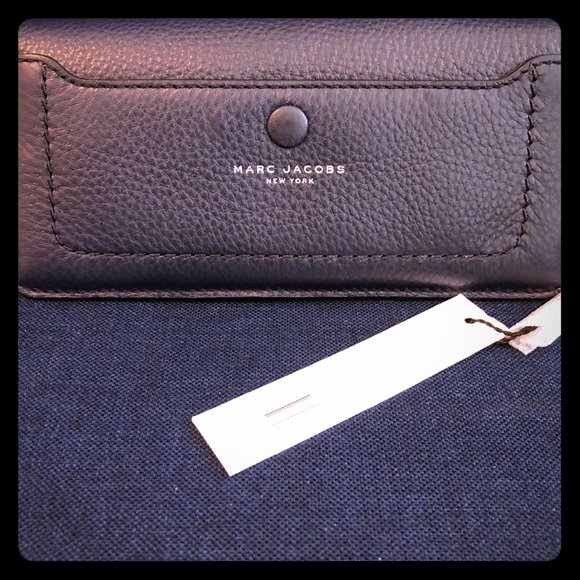 Marc Jacobs Handbags - Marc Jacobs Pebbled Leather ‘French Navy’ Wallet